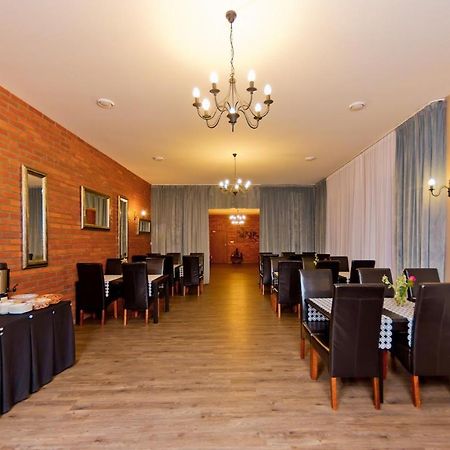 Stary Mlyn Hotel Швидница Екстериор снимка