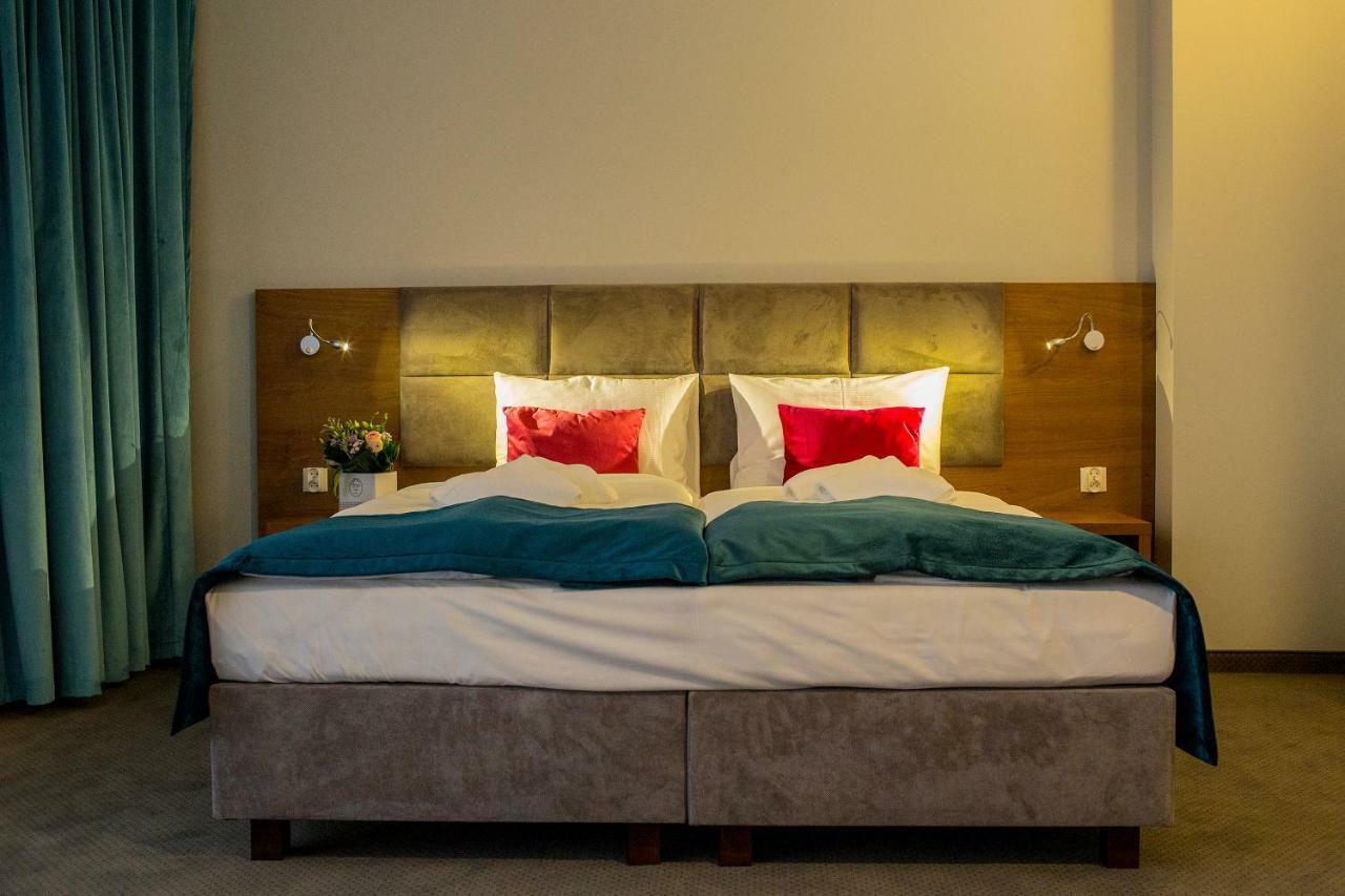 Stary Mlyn Hotel Швидница Екстериор снимка