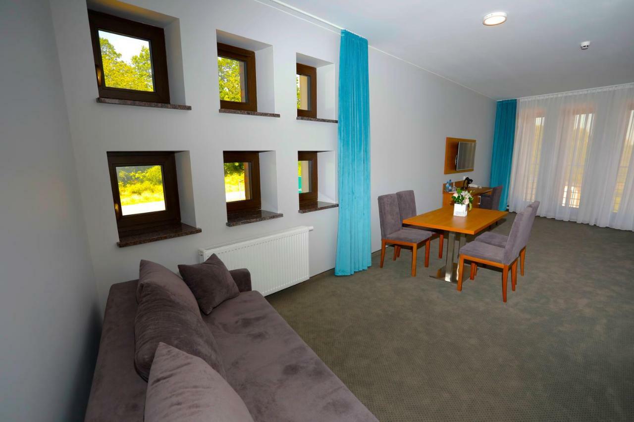 Stary Mlyn Hotel Швидница Екстериор снимка